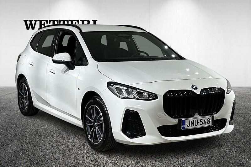 Käytetty BMW 225 Active Tourer M Sport 245 HP (180 kW) 2025 Valkoinen Tila-auto