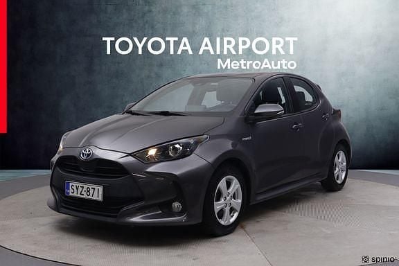 Met. harmaa Käytetty 2021 Toyota Yaris Active Viistoperä | 17 990 € (Perustarjous) - Kuva 1/4