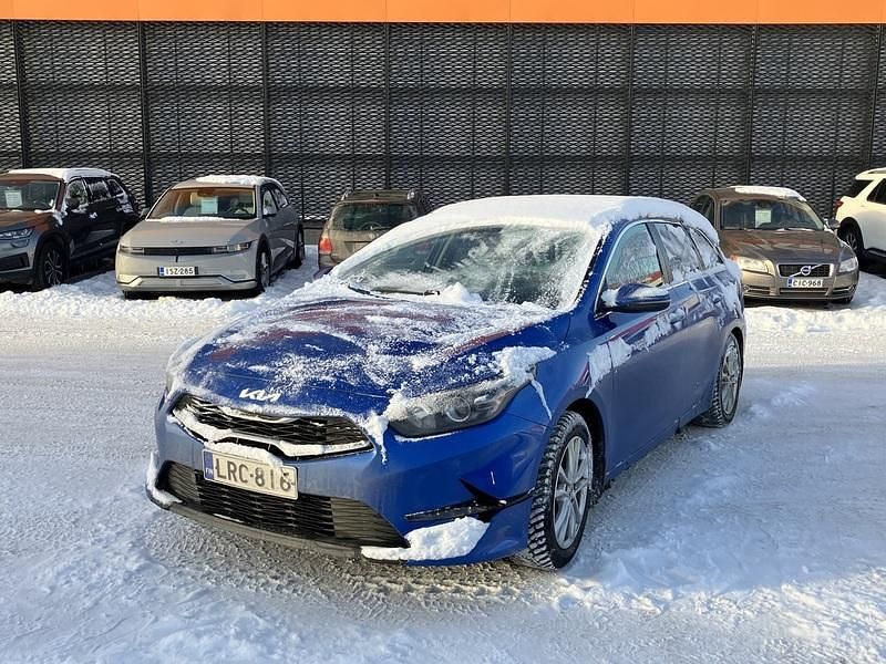 Käytetty Kia Ceed Premium 160 HP (117 kW) 2022 Viistoperä