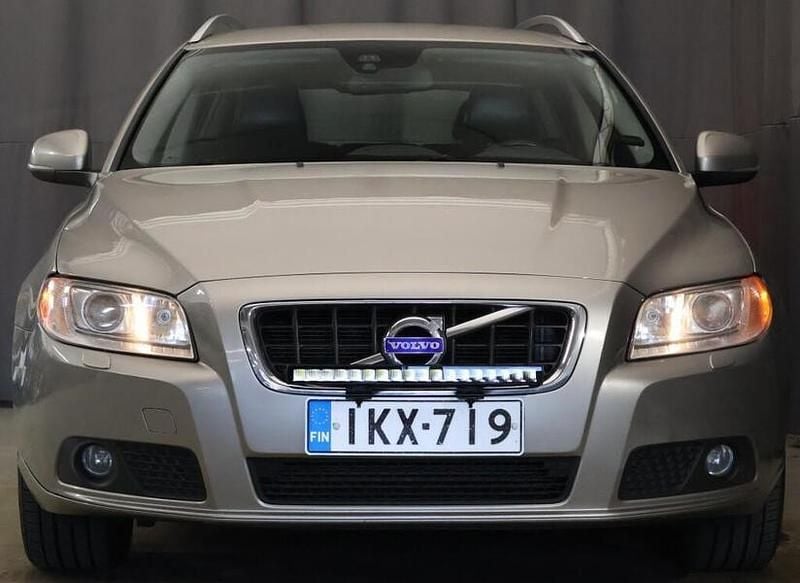 Käytetty Volvo V70 Summum 136 HP (100 kW) 2013 Peessi Farmari