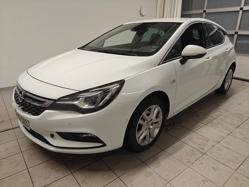 Käytetty Opel Astra Innovation 105 HP (77 kW) 2016 Viistoperä
