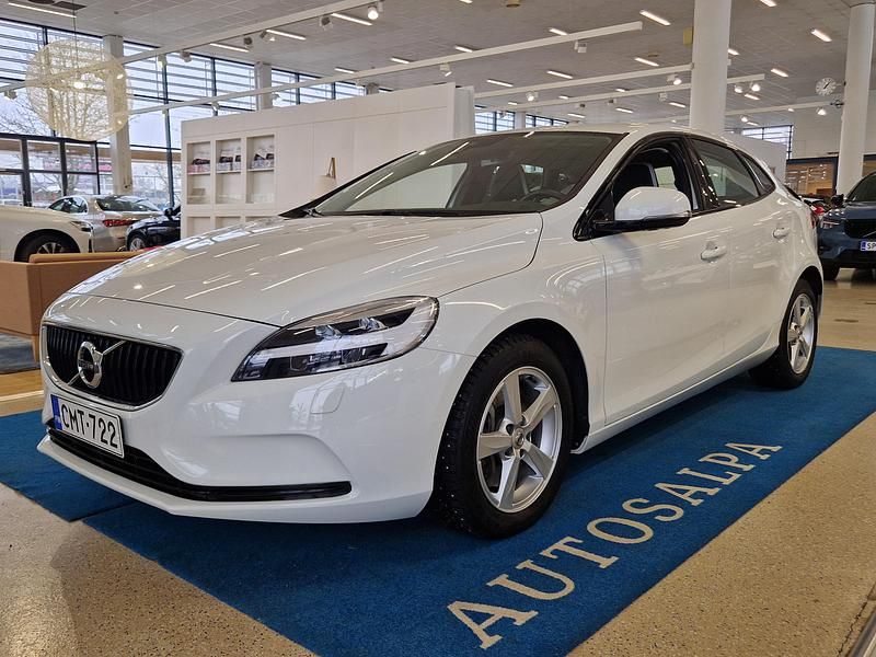 Käytetty Volvo V40 Business Edition 122 HP (89 kW) 2019 Valkoinen Viistoperä