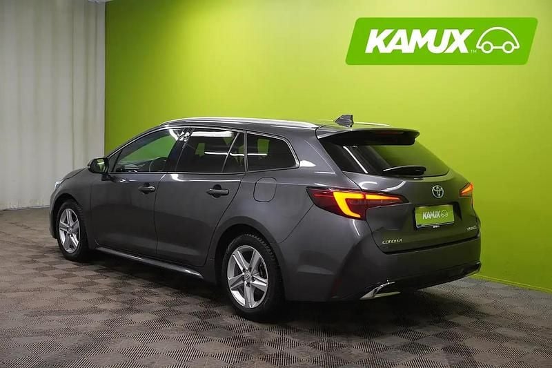 Käytetty Toyota Corolla Edition 140 HP (102 kW) 2023 Hopea / harmaa Farmari