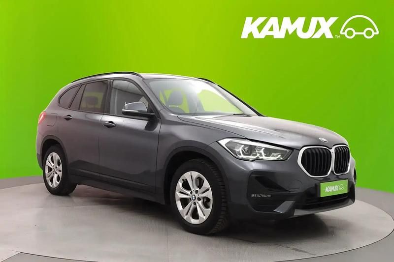 Käytetty BMW X1 Advantage 220 HP (161 kW) 2021 Hopea / harmaa Katumaasturi