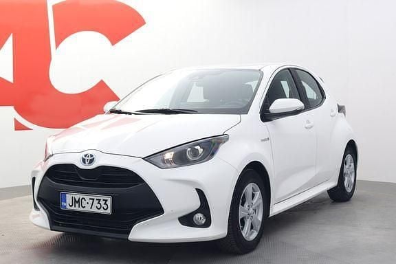 Käytetty Toyota Yaris Active 114 HP (83 kW) 2021 040 valk Viistoperä