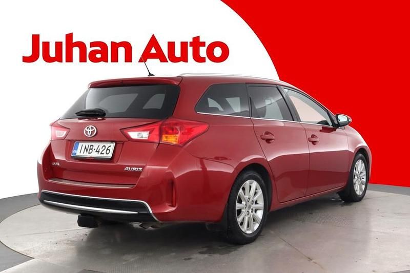 Käytetty Toyota Auris Touring Sports Multidrive S 132 HP (97 kW) 2014 Punainen Farmari