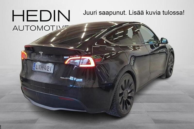 Käytetty Tesla Model Y Performance 336 kW (457 HP) 2023 Musta Katumaasturi