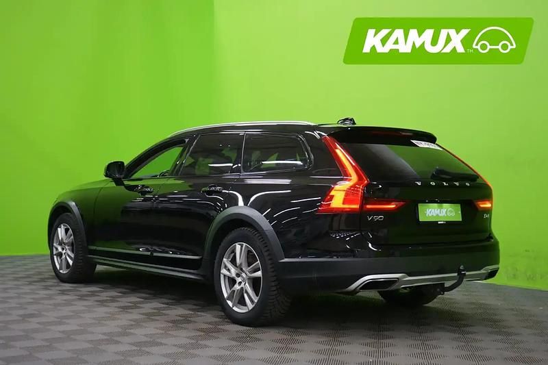 Käytetty Volvo V90 CC 190 HP (139 kW) 2019 Musta Farmari