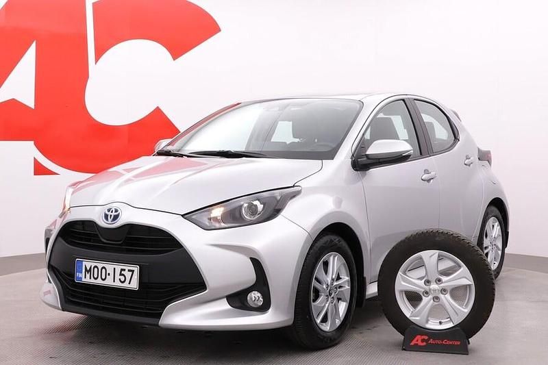Hopea Käytetty 2023 Toyota Yaris Hybrid Active Viistoperä | 20 890 € (Perustarjous) - Kuva 1/4