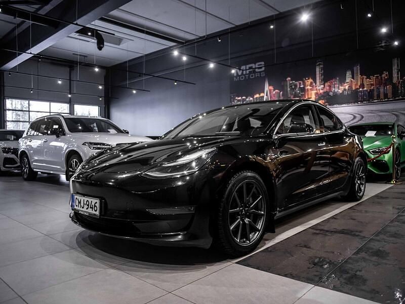 Käytetty Tesla Model 3 366 kW (498 HP) 2019 Musta Sedan