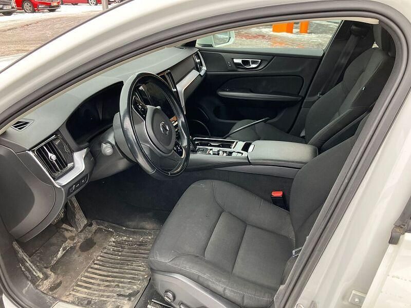 Käytetty Volvo V60 Momentum 317 HP (233 kW) 2020 Farmari