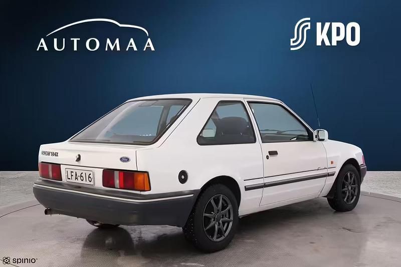Käytetty Ford Escort 90 HP (66 kW) 1990 Valkoinen Viistoperä