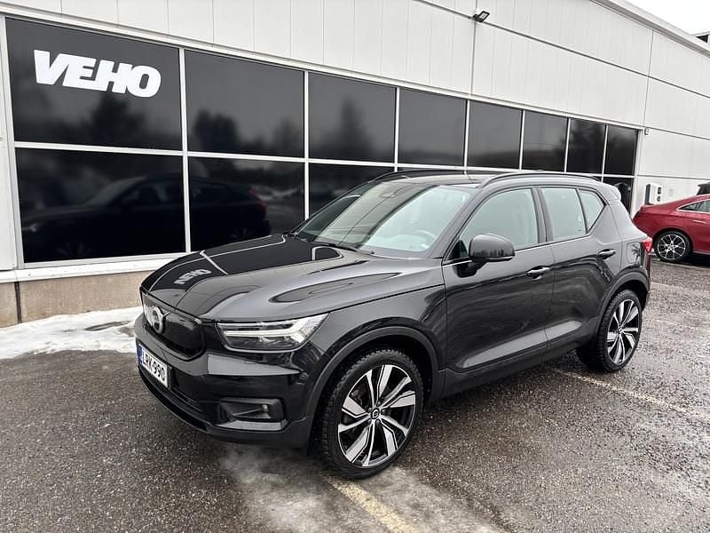 Käytetty Volvo XC40 Plus 169 kW (231 HP) 2022 Musta Katumaasturi