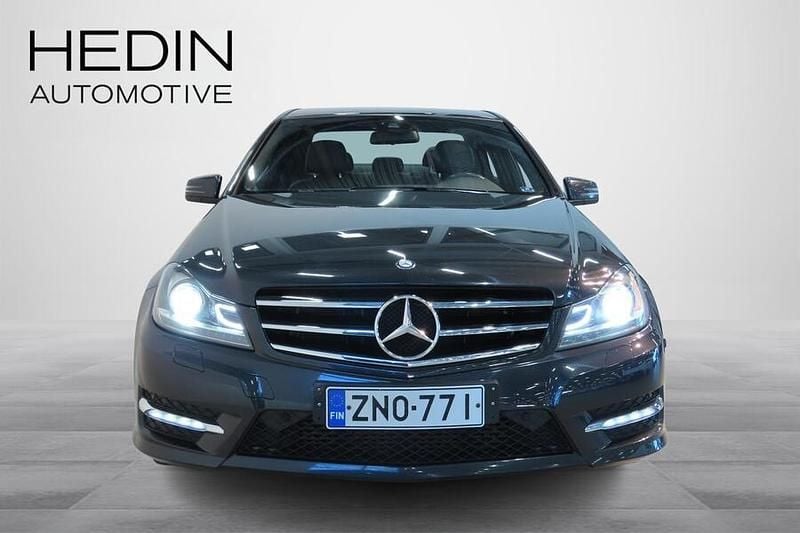 Käytetty Mercedes C180 Business 156 HP (114 kW) 2013 Musta Sedan