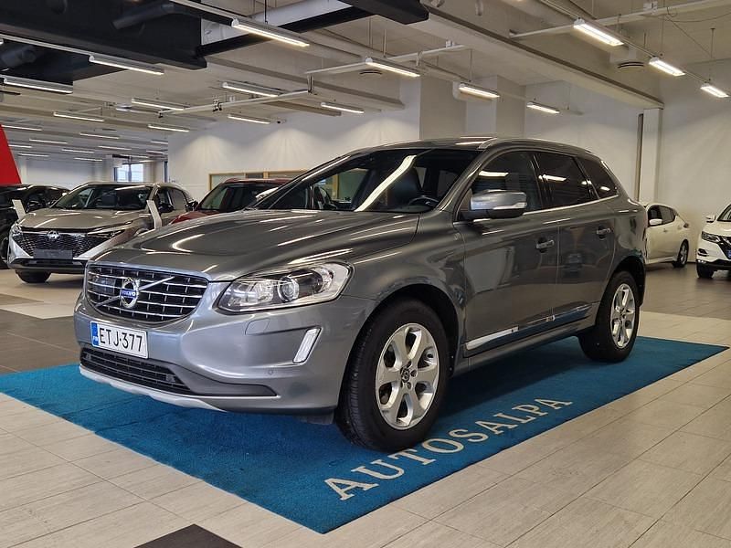 Harmaa Käytetty 2016 Volvo XC60 Summum Katumaasturi | 28 900 € (Hieman kallis) - Kuva 1/4