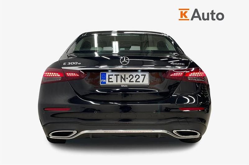 Käytetty Mercedes E300 Avantgarde 211 HP (155 kW) 2021 Musta Sedan