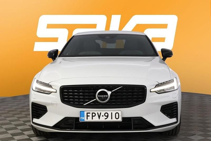 Käytetty Volvo S60 Business Edition 392 HP (288 kW) 2021 Sedan