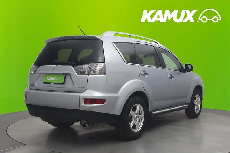 Käytetty Mitsubishi Outlander Instyle 170 HP (125 kW) 2010 Hopea / harmaa Katumaasturi
