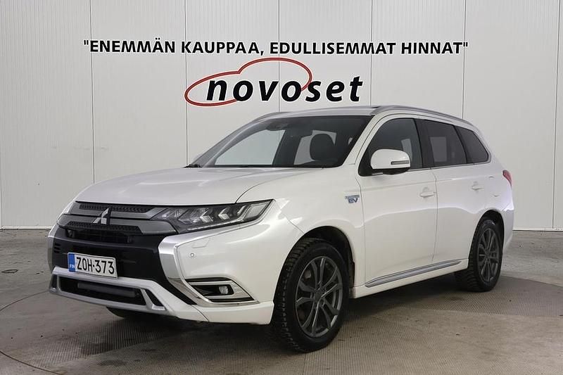 Käytetty Mitsubishi Outlander P-HEV Instyle 135 HP (99 kW) 2019 Valkoinen Katumaasturi