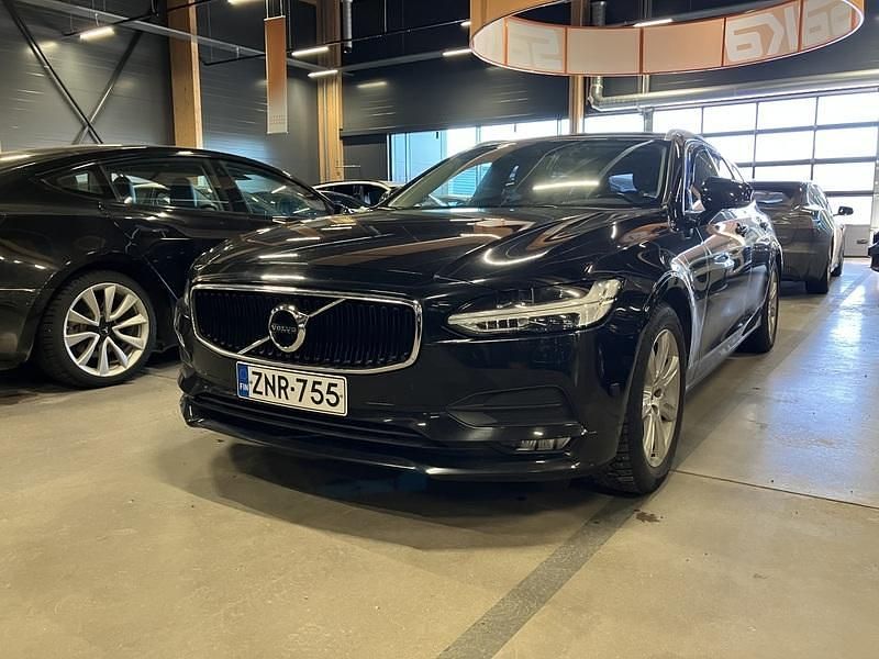 Käytetty Volvo V90 Momentum 190 HP (139 kW) 2018 Farmari