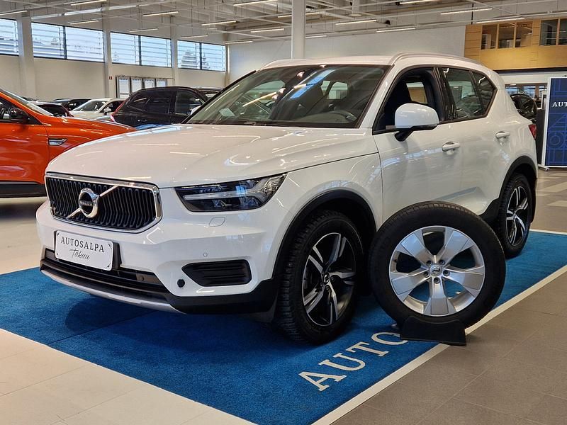 Käytetty Volvo XC40 Momentum 150 HP (110 kW) 2019 Katumaasturi