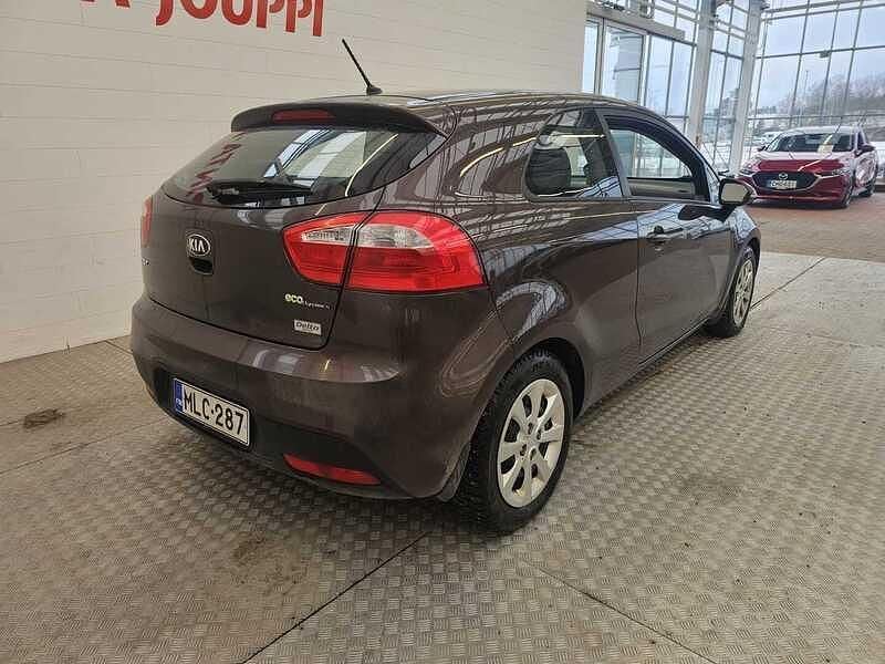 Käytetty Kia Rio LX 86 HP (63 kW) 2013 Viistoperä