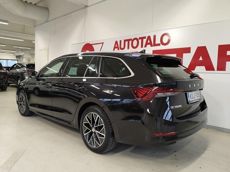 Käytetty Skoda Octavia Style 150 HP (110 kW) 2021 Musta Farmari
