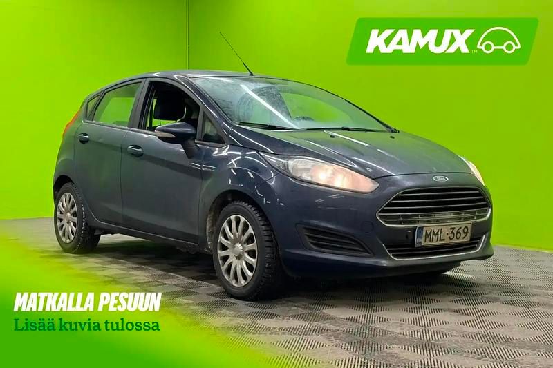 Sininen Käytetty 2015 Ford Fiesta Trend Sedan | 5 990 € (Perustarjous) - Kuva 1/4