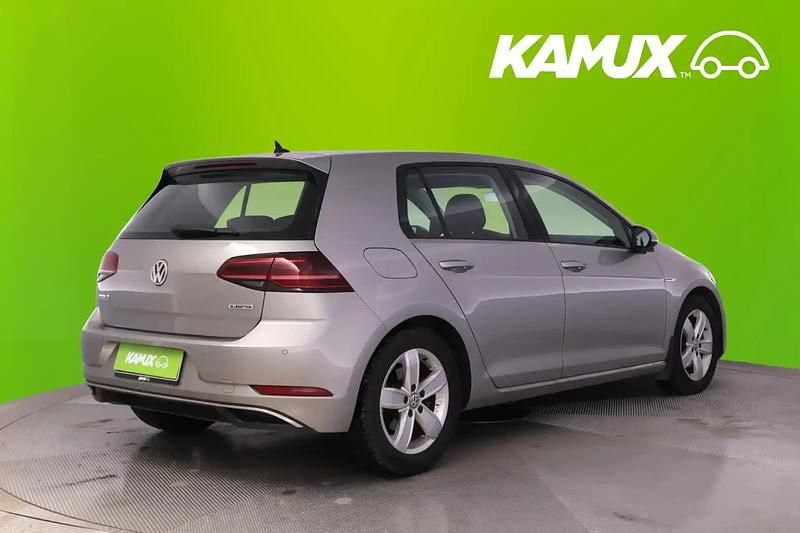 Käytetty VW Golf Comfortline 131 HP (96 kW) 2018 Hopea / harmaa Sedan