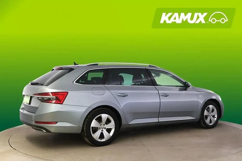 Käytetty Skoda Superb LAURIN & KLEMENT 156 HP (114 kW) 2021 Hopea / harmaa Farmari