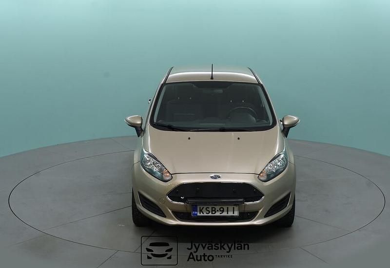 Käytetty Ford Fiesta Trend 80 HP (58 kW) 2016 Ruskea Viistoperä
