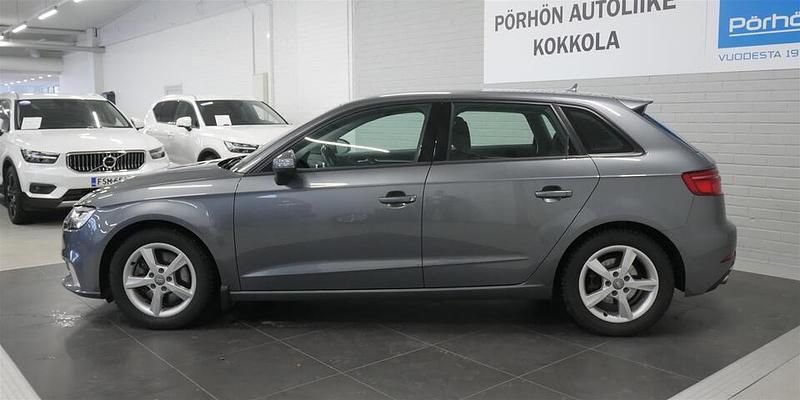 Käytetty Audi A3 Sportback Business 190 HP (139 kW) 2018 Harmaa Viistoperä