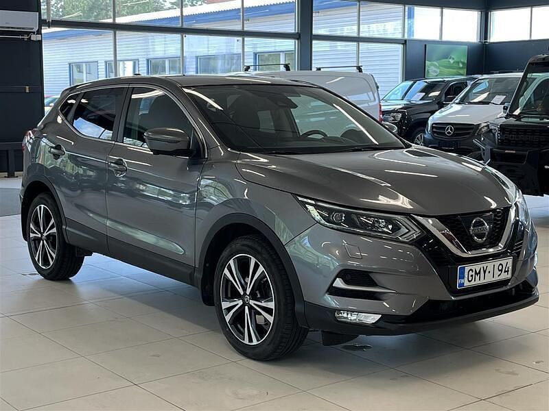 Käytetty Nissan Qashqai N-Connecta 116 HP (85 kW) 2018 Harmaa Katumaasturi