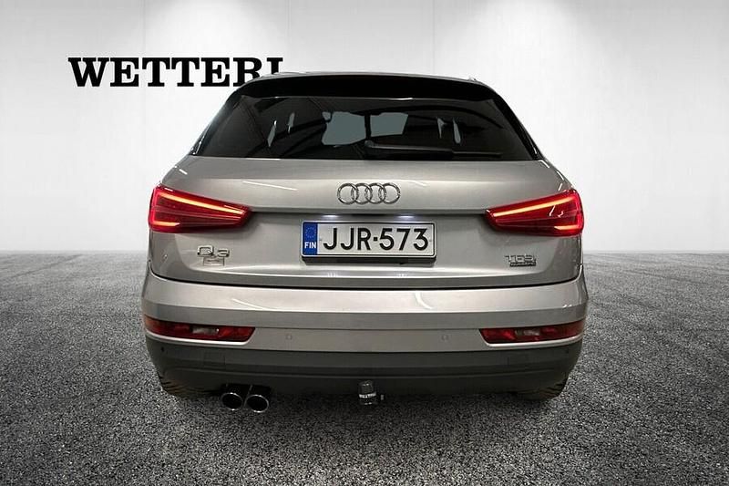 Käytetty Audi Q3 Business 180 HP (132 kW) 2015 Hopea Katumaasturi
