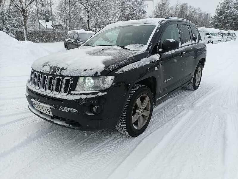 Käytetty Jeep Compass Limited 170 HP (125 kW) 2012 Musta Katumaasturi