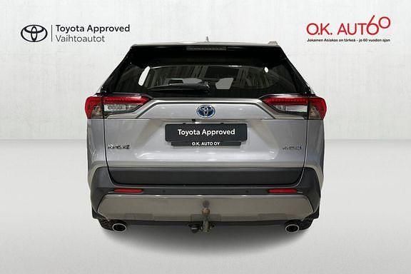 Käytetty Toyota RAV4 Active 176 HP (129 kW) 2021 Hopea Katumaasturi