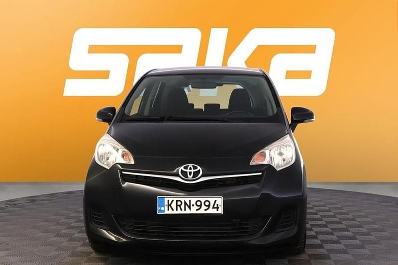 Käytetty Toyota Verso-S Sol 99 HP (72 kW) 2012 Tila-auto