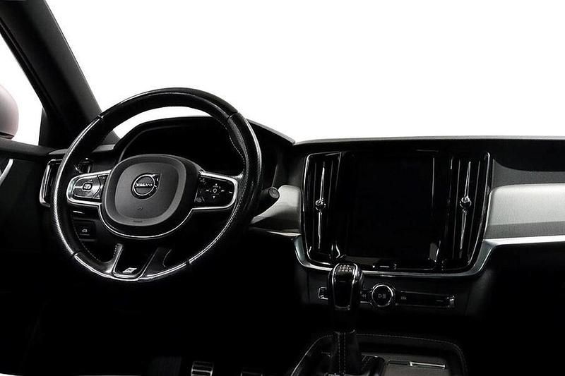 Käytetty Volvo V90 R-Design 150 HP (110 kW) 2017 Farmari
