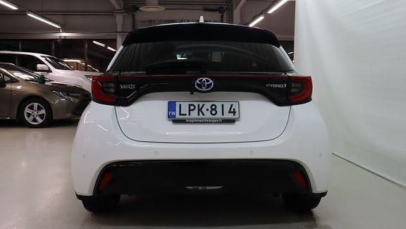 Käytetty Toyota Yaris Premium 114 HP (83 kW) 2021 Valkoinen Viistoperä