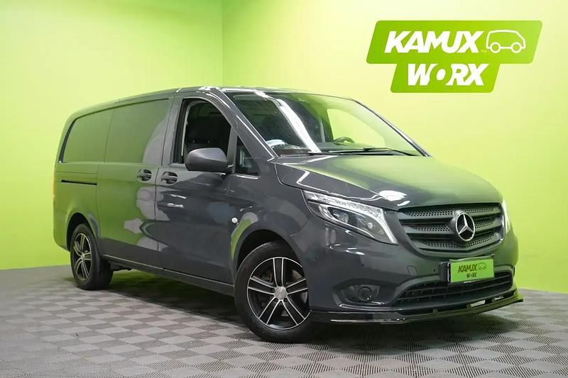 Hopea / harmaa Käytetty 2019 Mercedes Vito Van | 38 990 € (Kallis) - Kuva 1/4