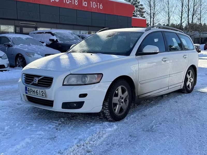 Käytetty Volvo V50 Standard 155 HP (114 kW) 2010 Musta Farmari