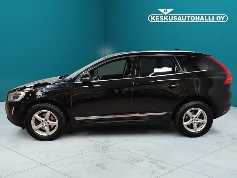 Käytetty Volvo XC60 Business Edition 190 HP (139 kW) 2016 Musta Katumaasturi
