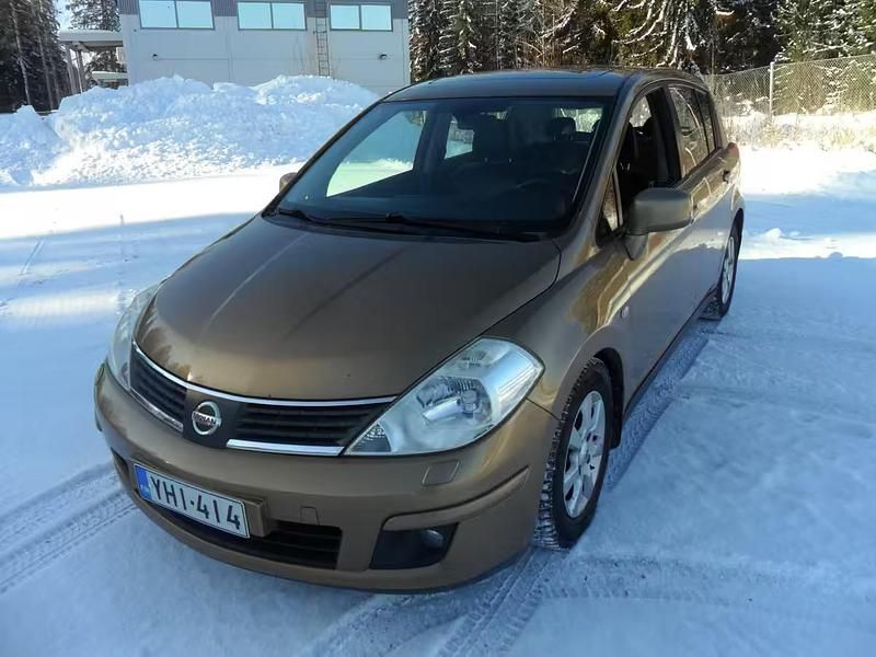 Käytetty Nissan Tiida Tekna 2009