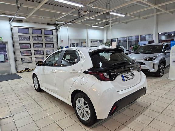 Käytetty Toyota Yaris Active 114 HP (83 kW) 2022 Valkoinen Viistoperä