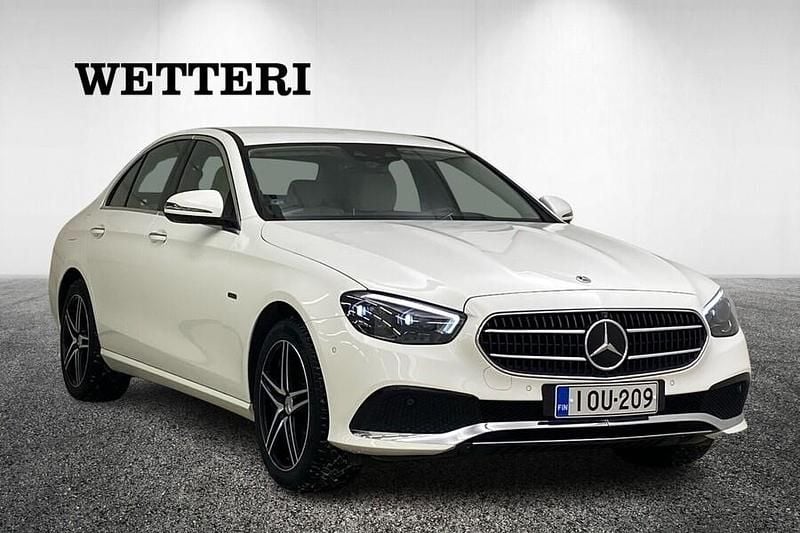 Käytetty Mercedes E300 Avantgarde 211 HP (155 kW) 2021 Valkoinen Sedan