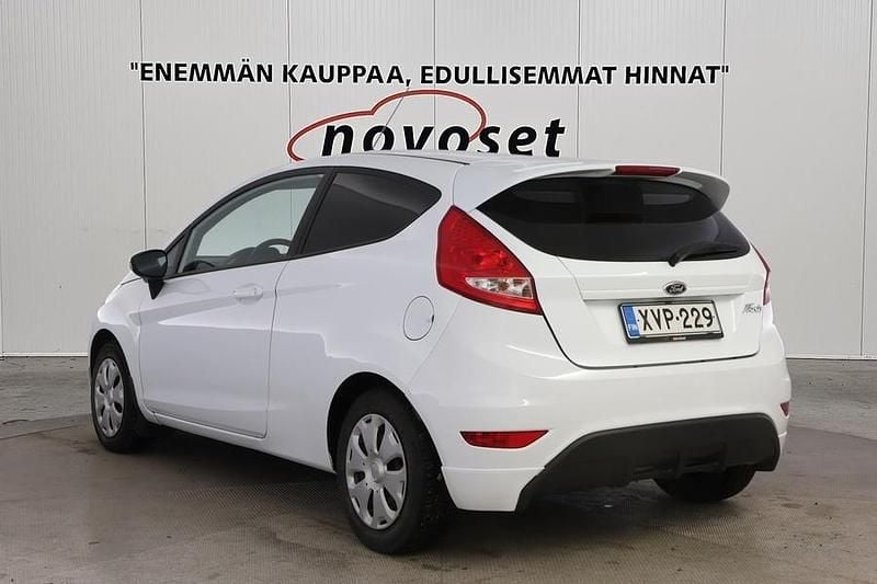 Käytetty Ford Fiesta 95 HP (69 kW) 2012 Valkoinen Van