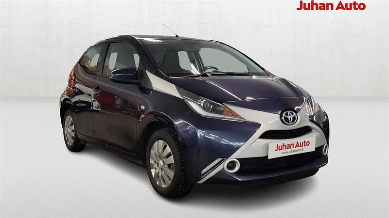 Käytetty Toyota Aygo X-play 69 HP (50 kW) 2014 Sininen Viistoperä