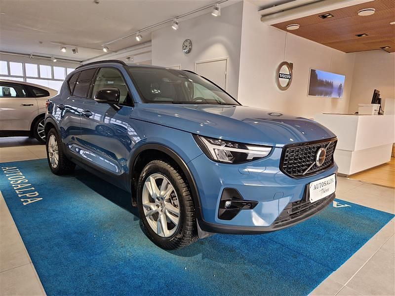 Käytetty Volvo XC40 Plus 163 HP (119 kW) 2024 Katumaasturi