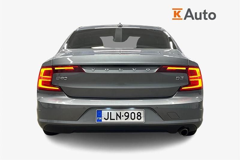 Käytetty Volvo S90 Momentum 150 HP (110 kW) 2020 Sedan