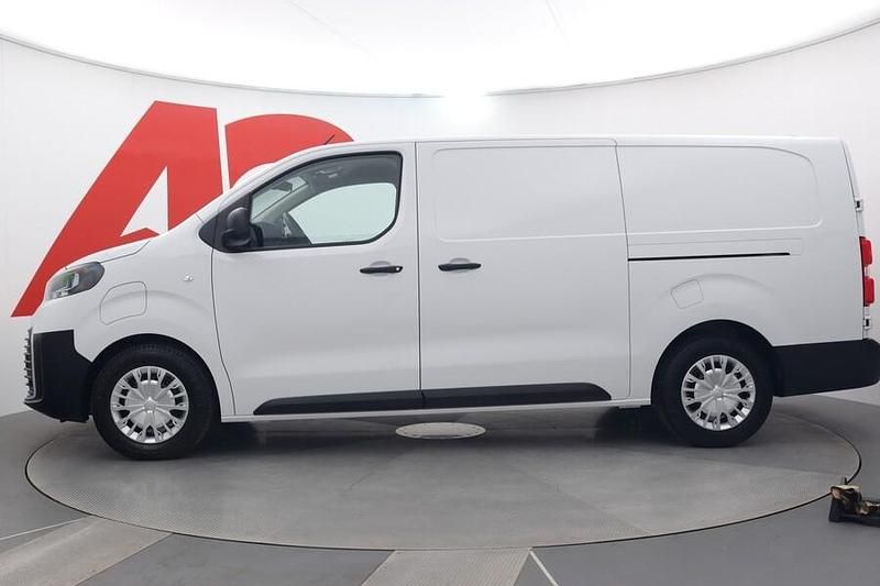 Käytetty Toyota Proace Comfort 100 kW (136 HP) 2024 Valkoinen Tila-auto